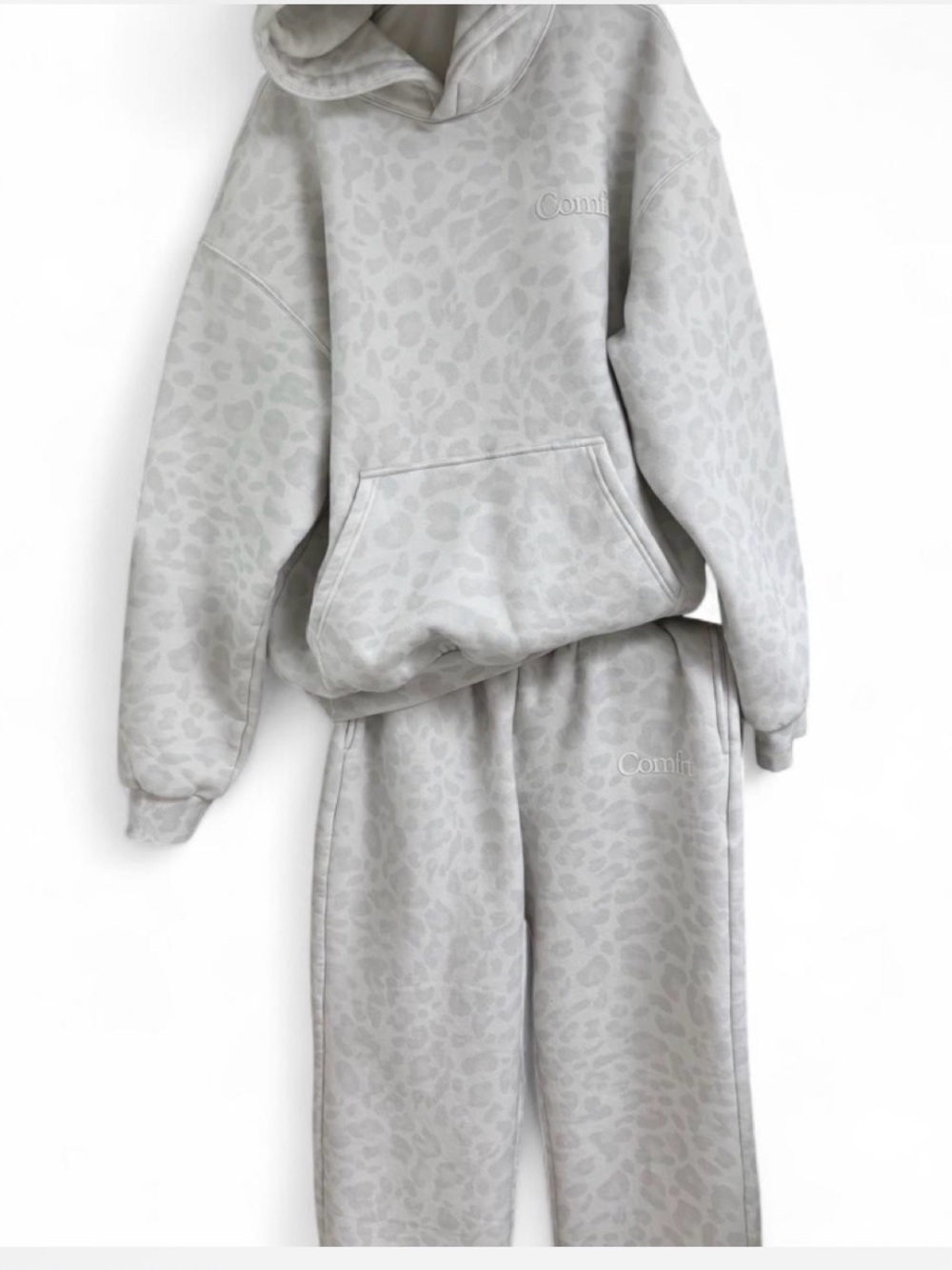 Comfrt Snow Leopard Minimalist Set